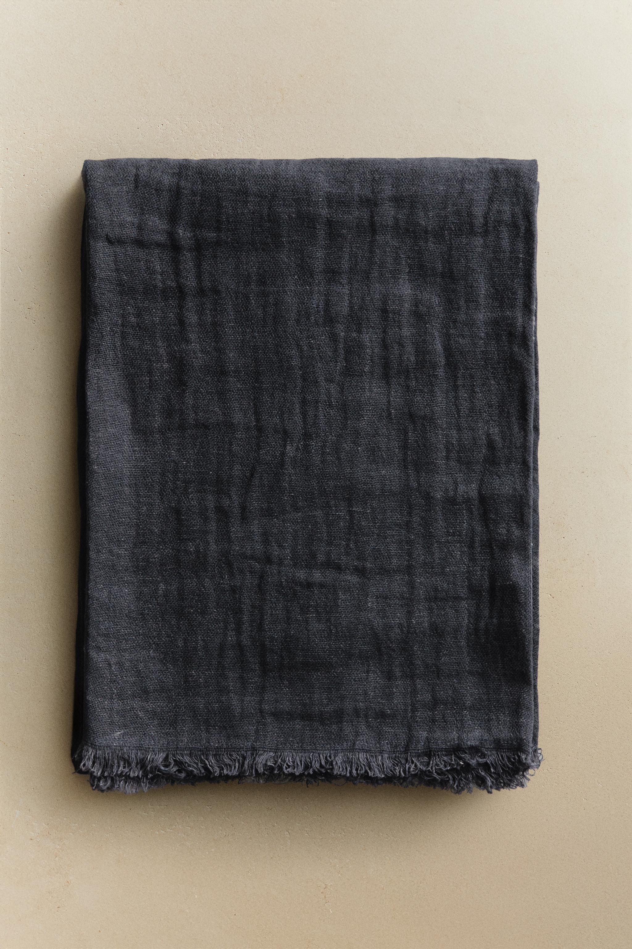 REVERSIBLE FRINGED LINEN BLANKET